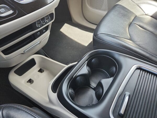 2022 Chrysler Pacifica - Image 10