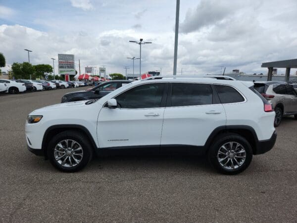 2020 Jeep Cherokee - Image 2