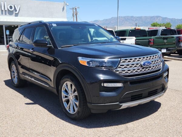 2023 Ford Explorer - Image 4