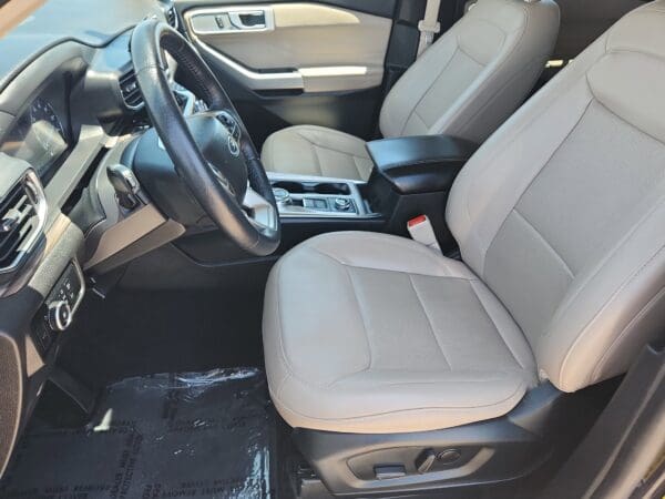 2023 Ford Explorer - Image 15