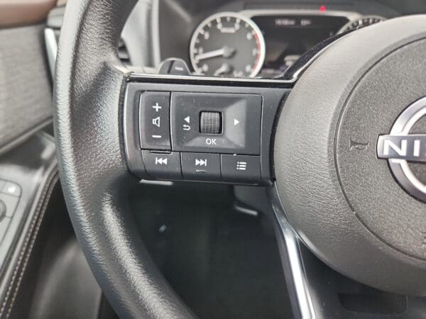 2023 Nissan Rogue - Image 6