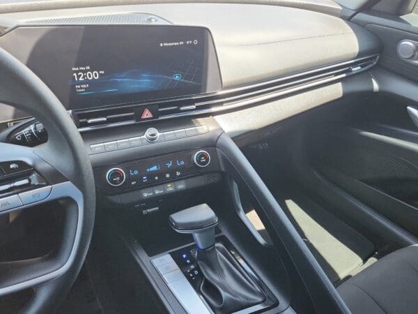 2024 Hyundai Elantra - Image 9