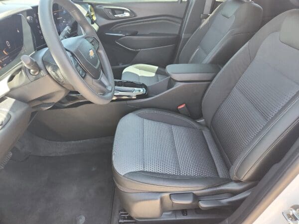 2025 Chevrolet Trax - Image 15