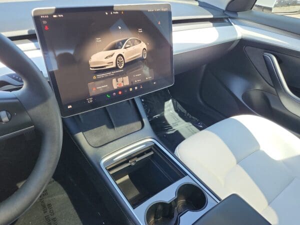 2022 Tesla Model 3 - Image 8