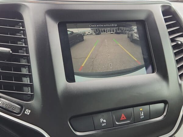 2020 Jeep Cherokee - Image 12