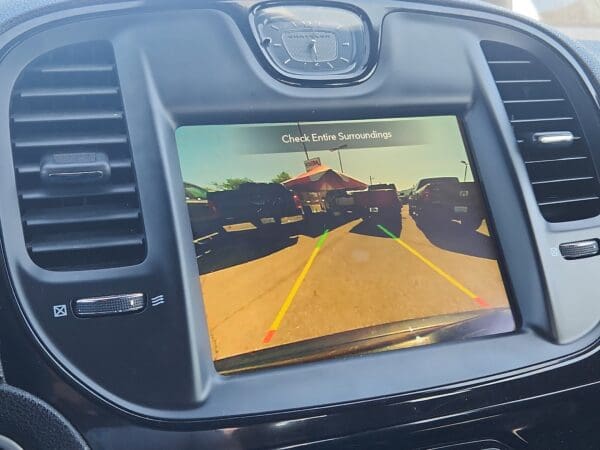 2022 Chrysler 300 - Image 12