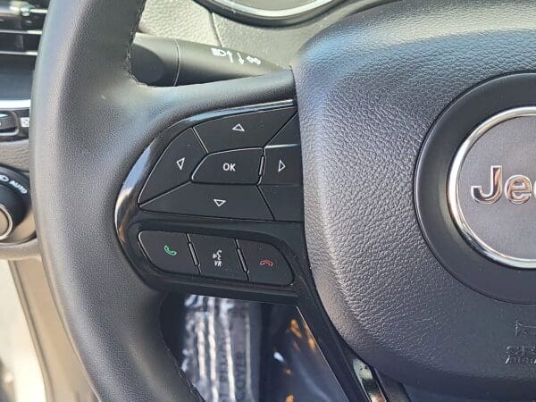 2023 Jeep Cherokee - Image 20