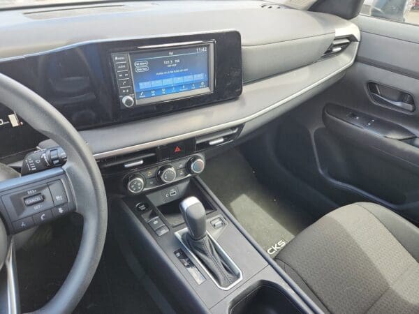 2025 Nissan Kicks - Image 9