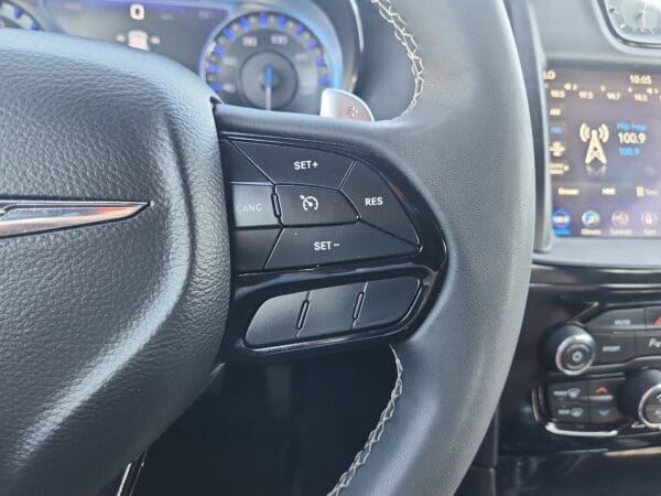 2022 Chrysler 300 - Image 7