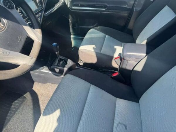 2015 Toyota Prius c - Image 5