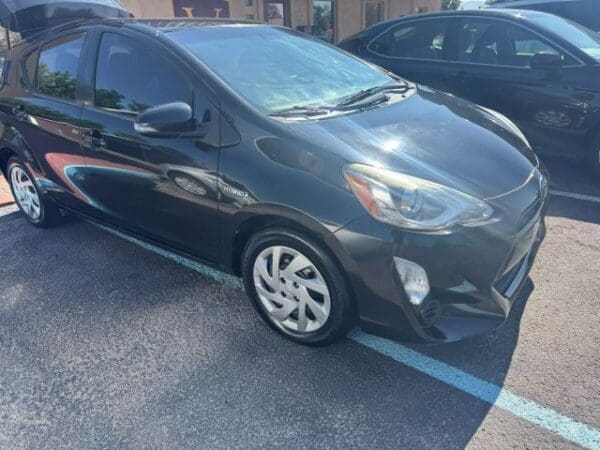 2015 Toyota Prius c - Image 3