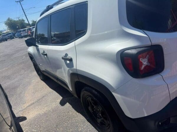 2020 Jeep Renegade - Image 4