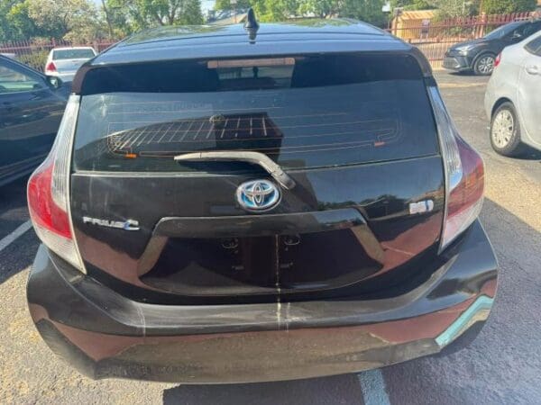 2015 Toyota Prius c - Image 4