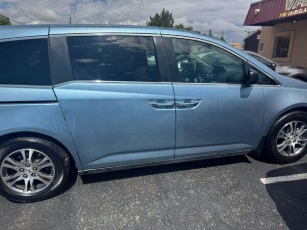 2011 Honda Odyssey - Image 2