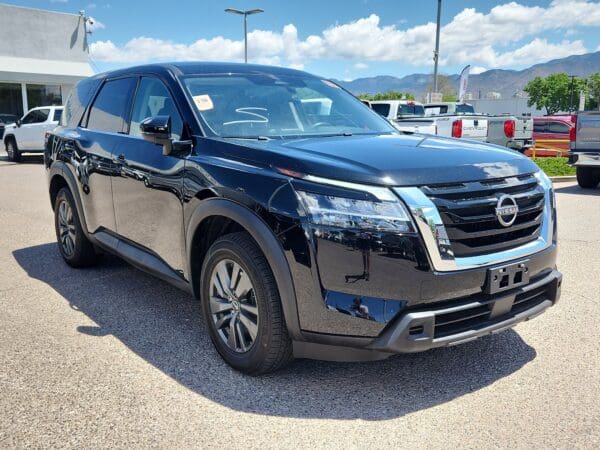 2022 Nissan Pathfinder - Image 4