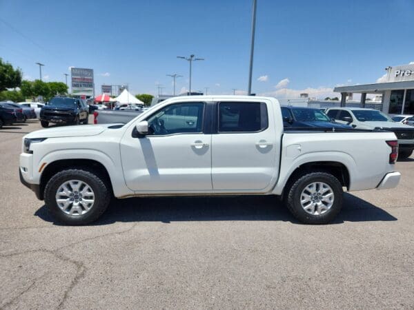 2024 Nissan Frontier - Image 2