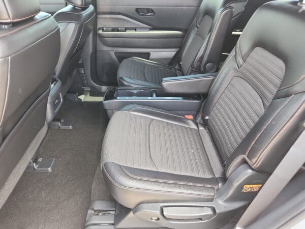 2025 Nissan Pathfinder - Image 15
