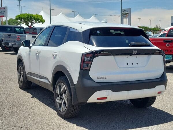 2025 Nissan Kicks - Image 3