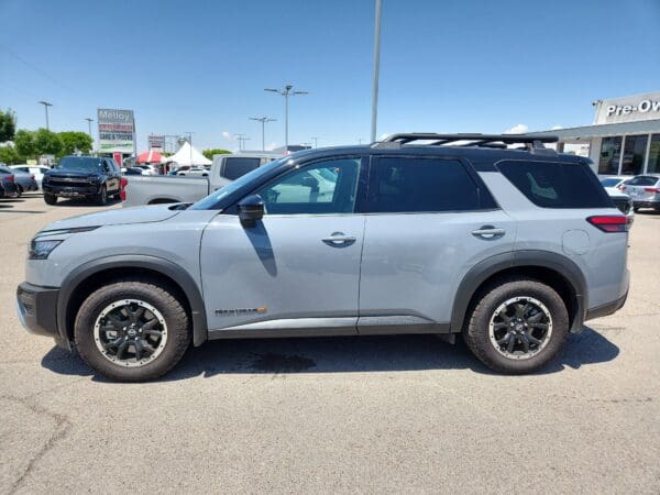 2025 Nissan Pathfinder - Image 2
