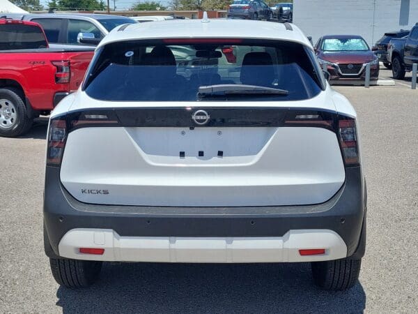 2025 Nissan Kicks - Image 10