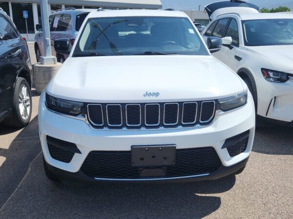 2023 Jeep Grand Cherokee - Image 2