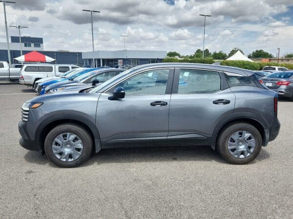 2025 Nissan Kicks - Image 2