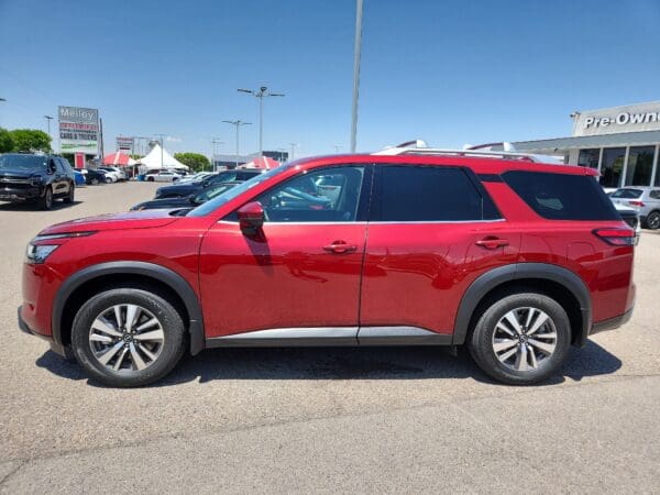 2023 Nissan Pathfinder - Image 2