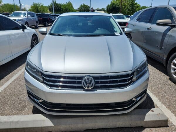 2017 Volkswagen Passat - Image 2