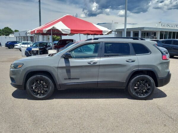 2023 Jeep Cherokee - Image 2