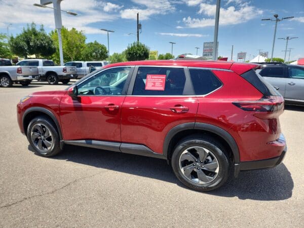 2025 Nissan Rogue - Image 2