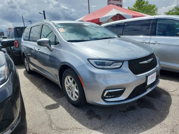2021 Chrysler Pacifica - Image 3