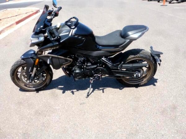 2024 CFMOTO 800NK - Image 9