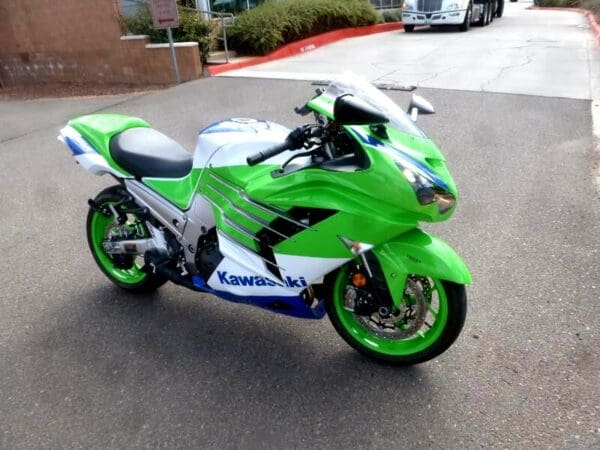 2024 Kawasaki Ninja ZX-14R - Image 2