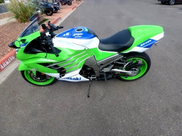 2024 Kawasaki Ninja ZX-14R - Image 4