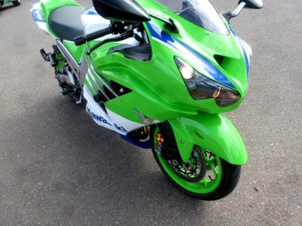 2024 Kawasaki Ninja ZX-14R - Image 11