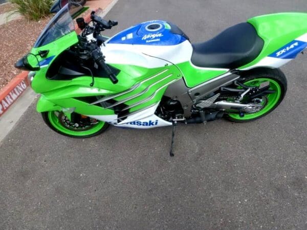 2024 Kawasaki Ninja ZX-14R - Image 13