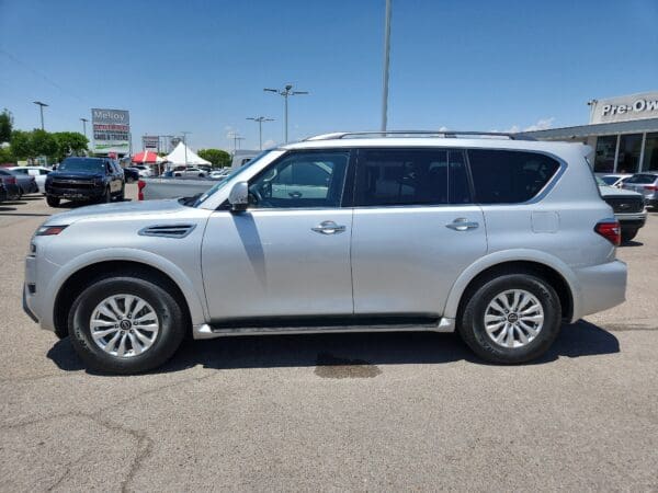 2023 Nissan Armada - Image 2
