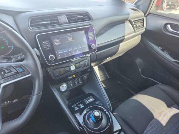 2023 Nissan LEAF - Image 9