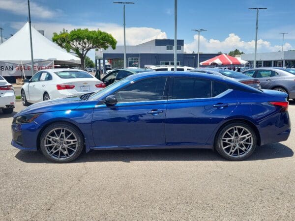2023 Nissan Altima - Image 2
