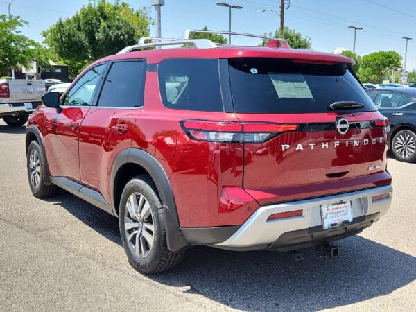 2023 Nissan Pathfinder - Image 3