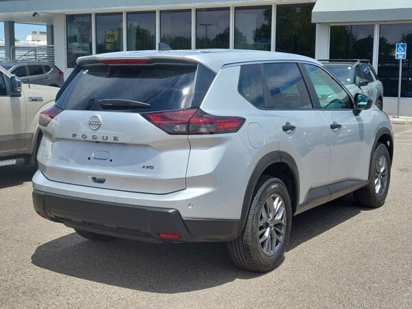 2025 Nissan Rogue - Image 3