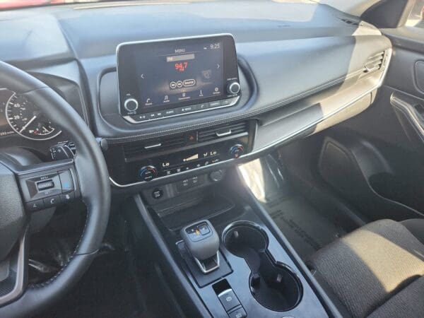 2025 Nissan Rogue - Image 9
