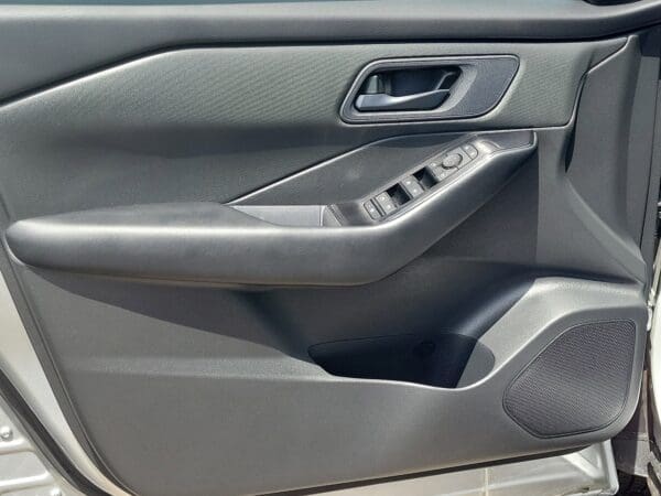 2025 Nissan Rogue - Image 6