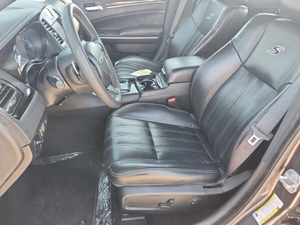 2022 Chrysler 300 - Image 15