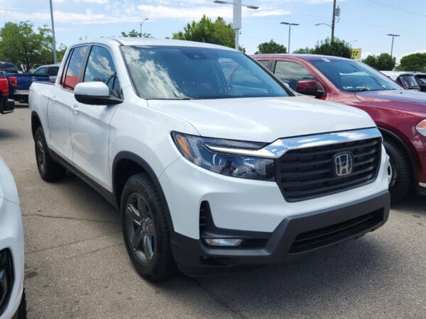 2023 Honda Ridgeline - Image 3