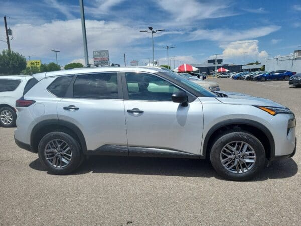 2025 Nissan Rogue - Image 2