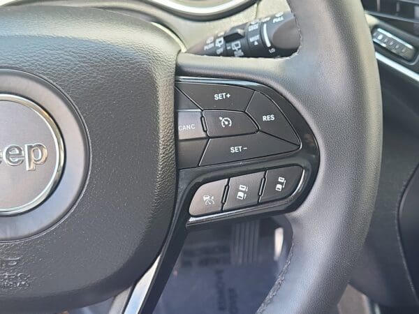 2023 Jeep Cherokee - Image 21
