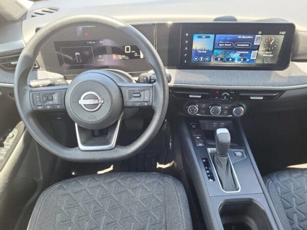 2025 Nissan Kicks - Image 9