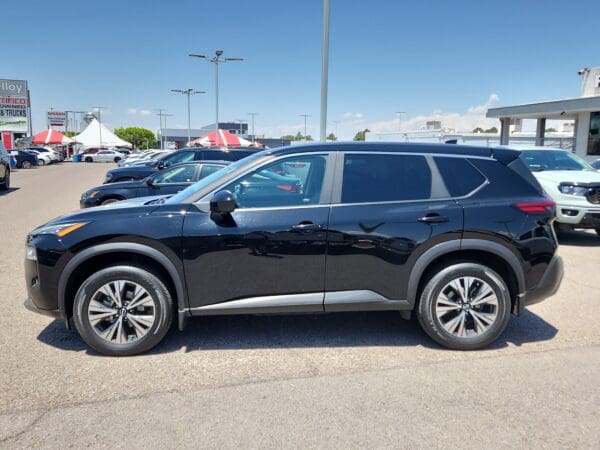 2023 Nissan Rogue - Image 2