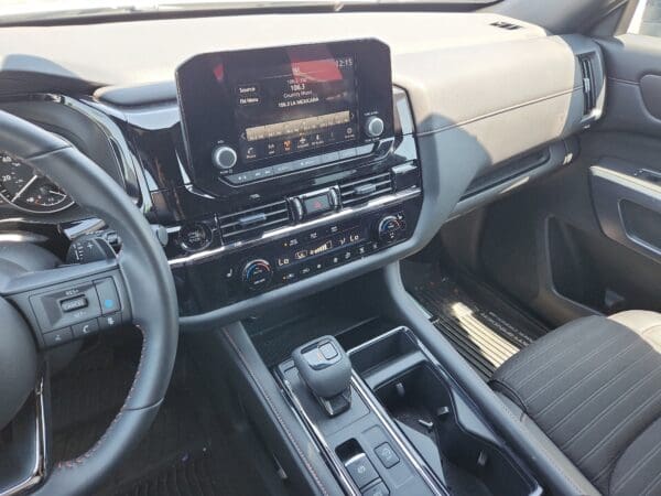 2025 Nissan Pathfinder - Image 9